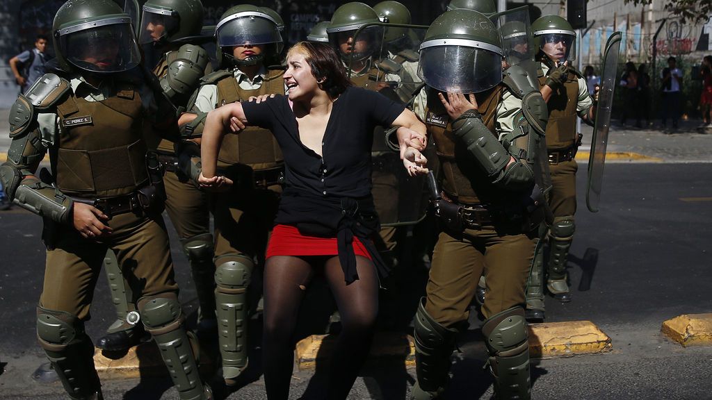 Violenta protesta de los estudiantes chilenos contra la reforma educativa
