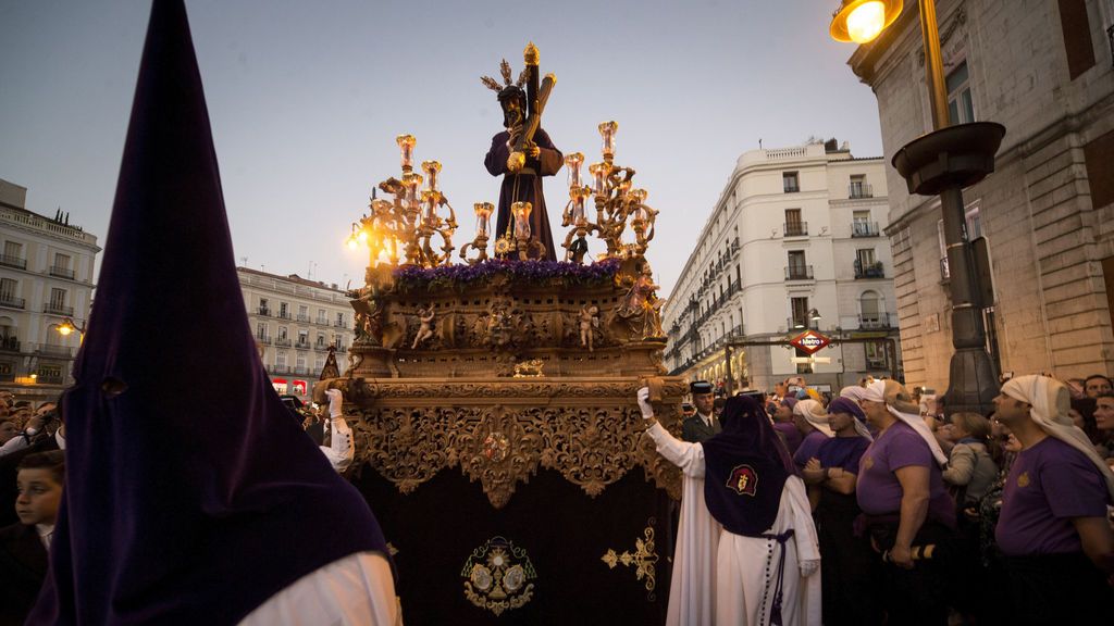 El Cristo de los gitanos, 10 horas de pasión en Granada