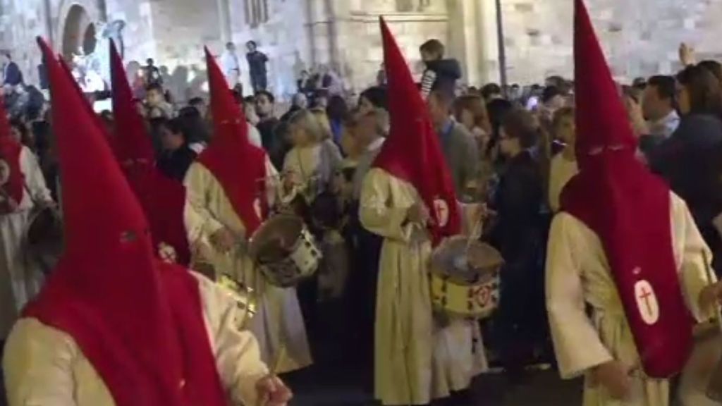 El Cristo del Silencio, en procesión por las calles de Zamora
