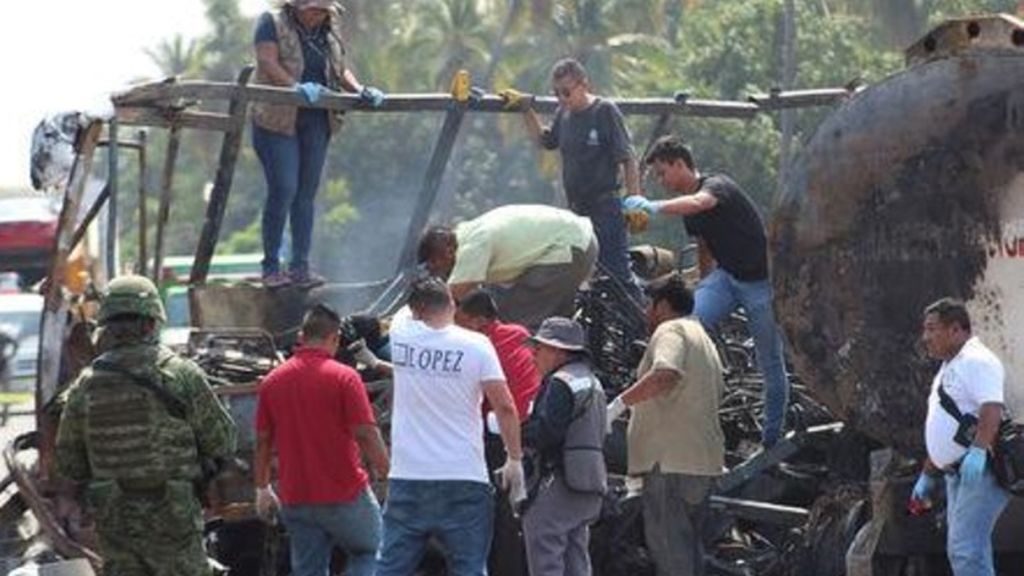 24 muertos en México por el choque de un autobús con un camión cisterna