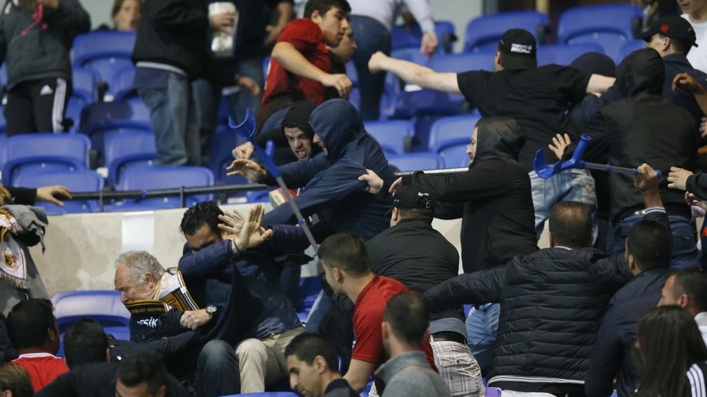 ¡Fuera del fútbol ya! La batalla campal entre ultras del Besiktas y el Lyón