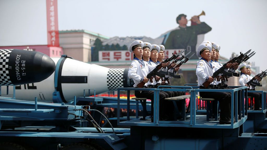 Corea del Norte presenta su arsenal en el Día del Sol
