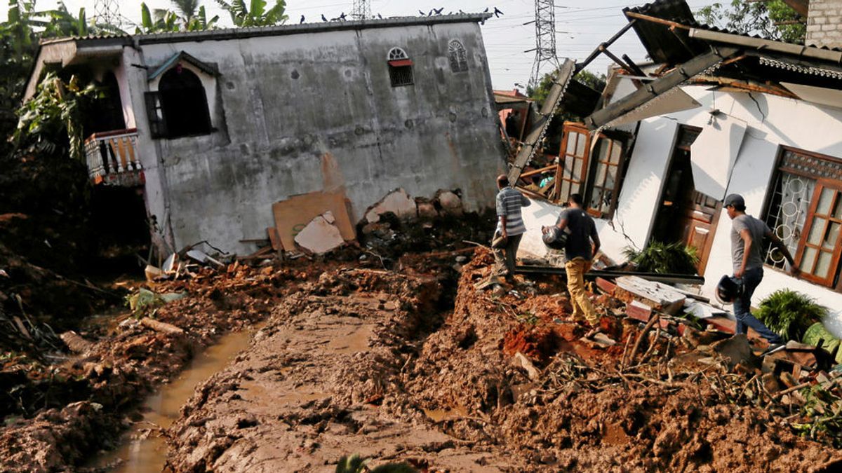 Diez muertos por el derrumbe de un vertedero en Sri Lanka