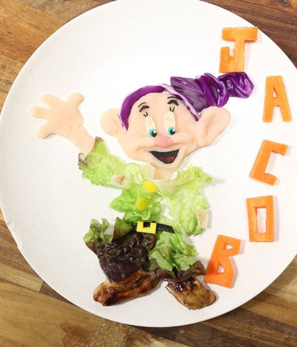 Quiso cocinar atractivos platos para su hijo y se lió, se lió...