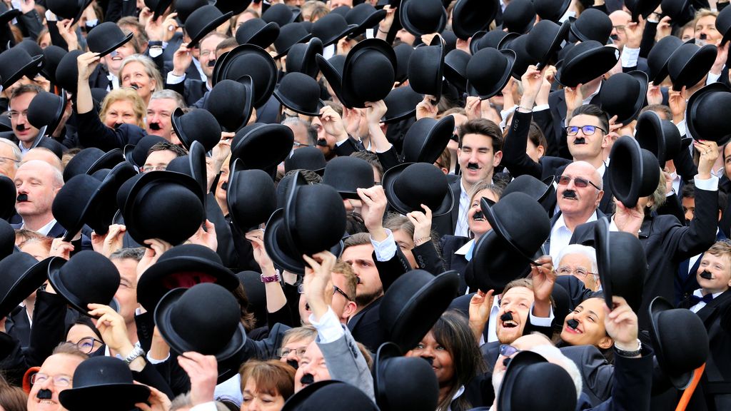 662 personas se reúnen para guardar tributo a Charlie Chaplin