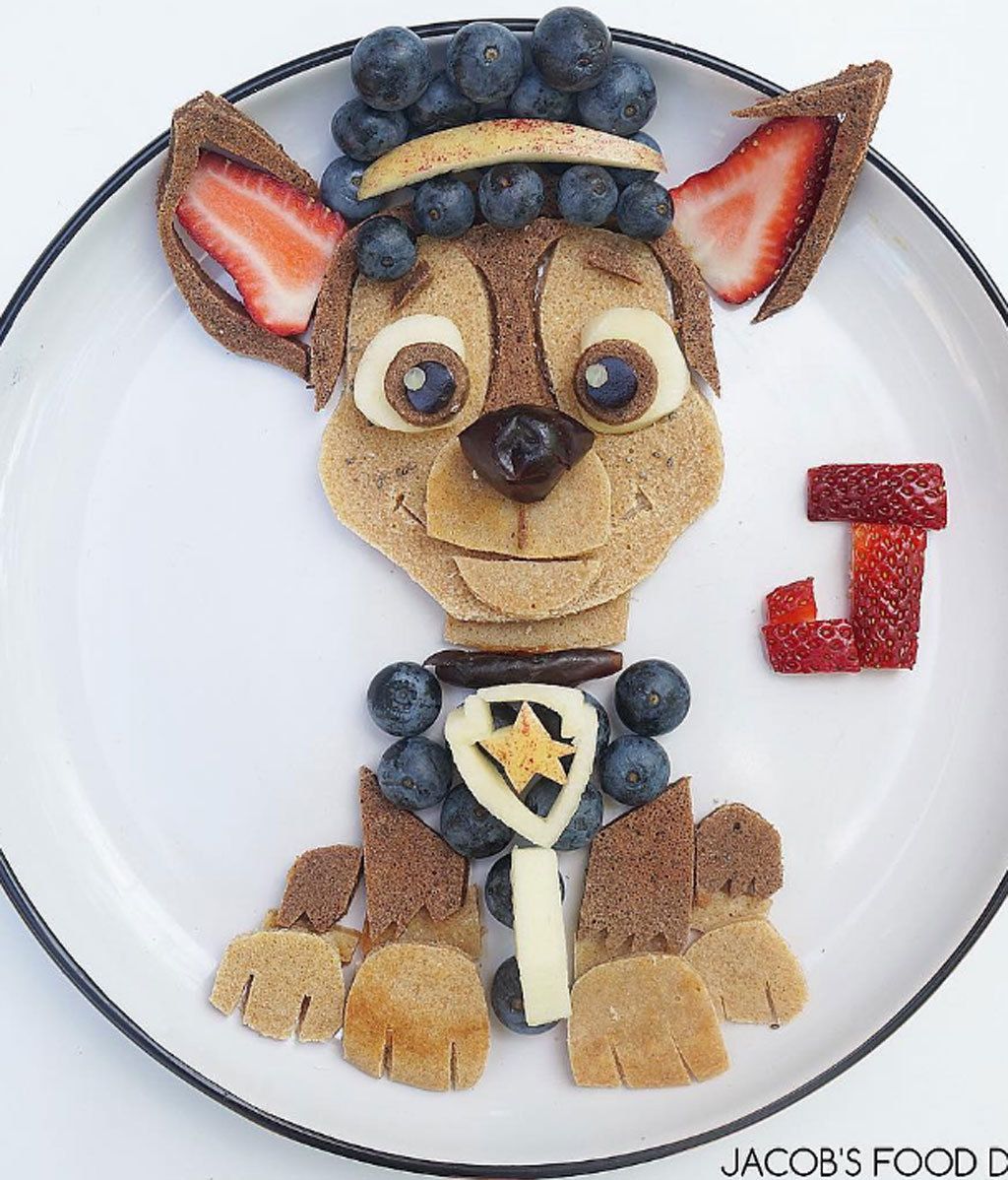 Quiso cocinar atractivos platos para su hijo y se lió, se lió...