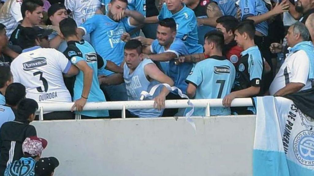 Los cánticos de la grada de Belgrano celebrando la caída al vacío de un hincha avergüenzan a todo el fútbol argentino