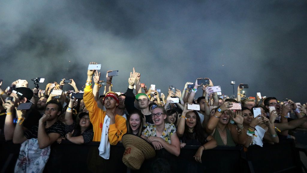 Público en la actuación de Kendrick Lamar