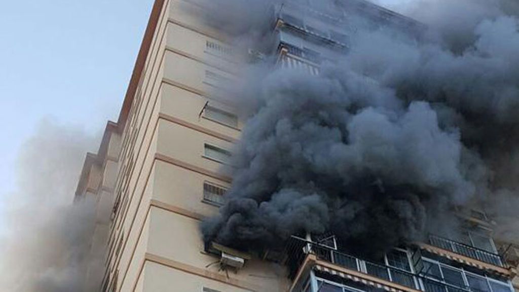 Un muerto en un incendio en un bloque de viviendas en Málaga