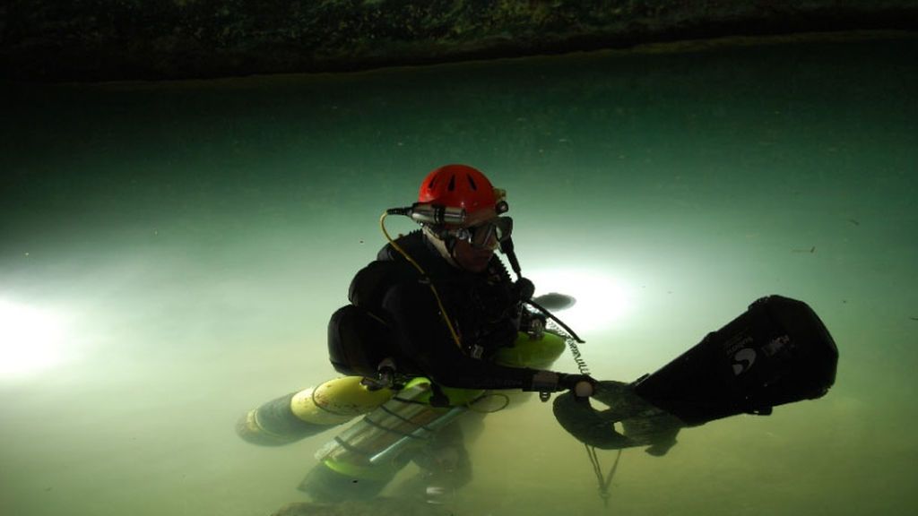 Siguen buscando al experimentado buzo desaparecido en una cueva en Cala Romàntica
