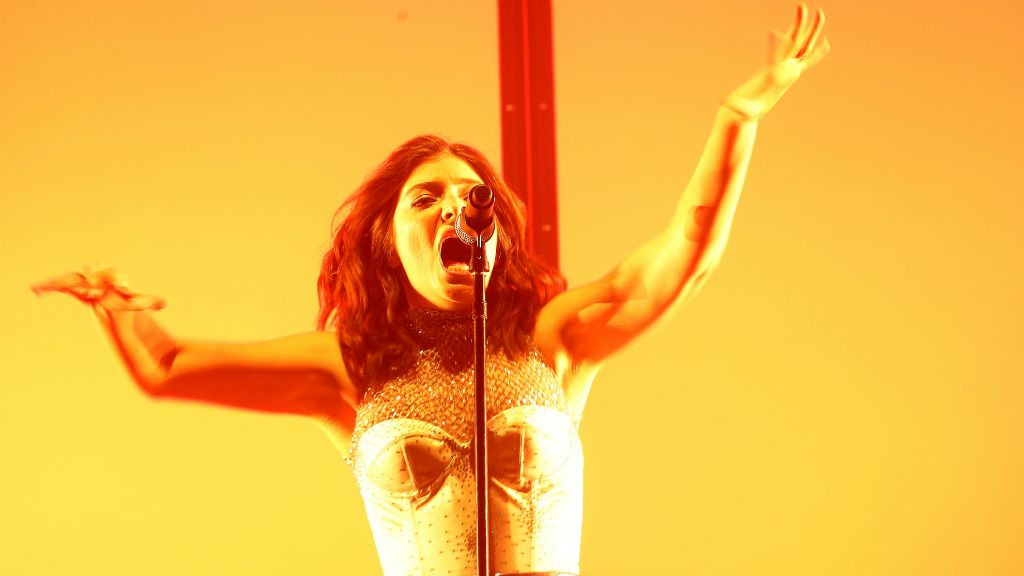 La cantante y compositora Lorde, en plena actuación