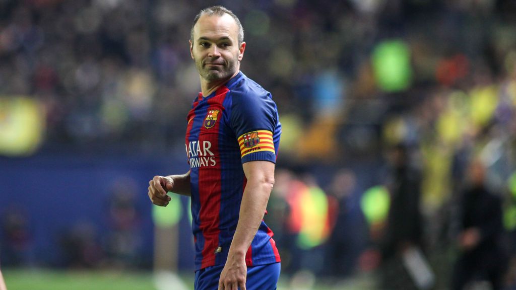 Iniesta, sobre su futuro inmediato en el Barça: "Al final de año lo valoraremos"