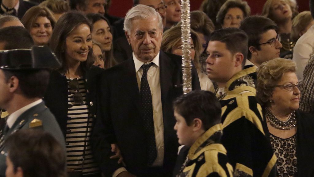 Sevilla tiene un color especial para Isabel Preysler y Mario Vargas Llosa: pasos y paseos