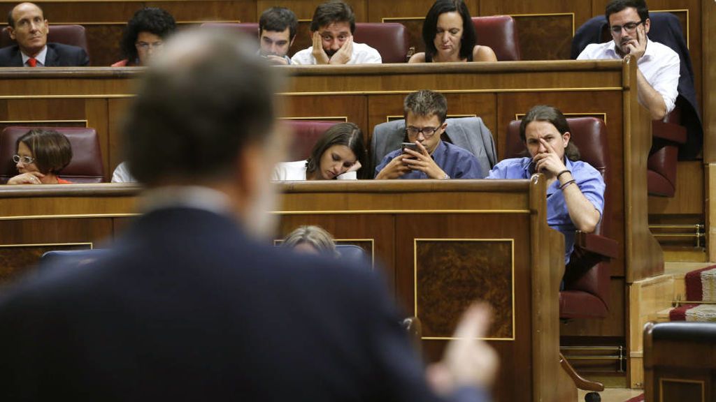 La oposición, entre la "vergüenza" y la "humillación" por la citación de Rajoy