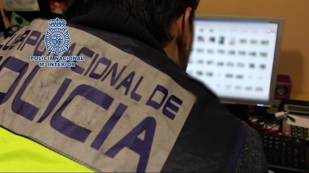 La policía analiza 360.000 archivos de los grupos de WhatsApp pedófilos