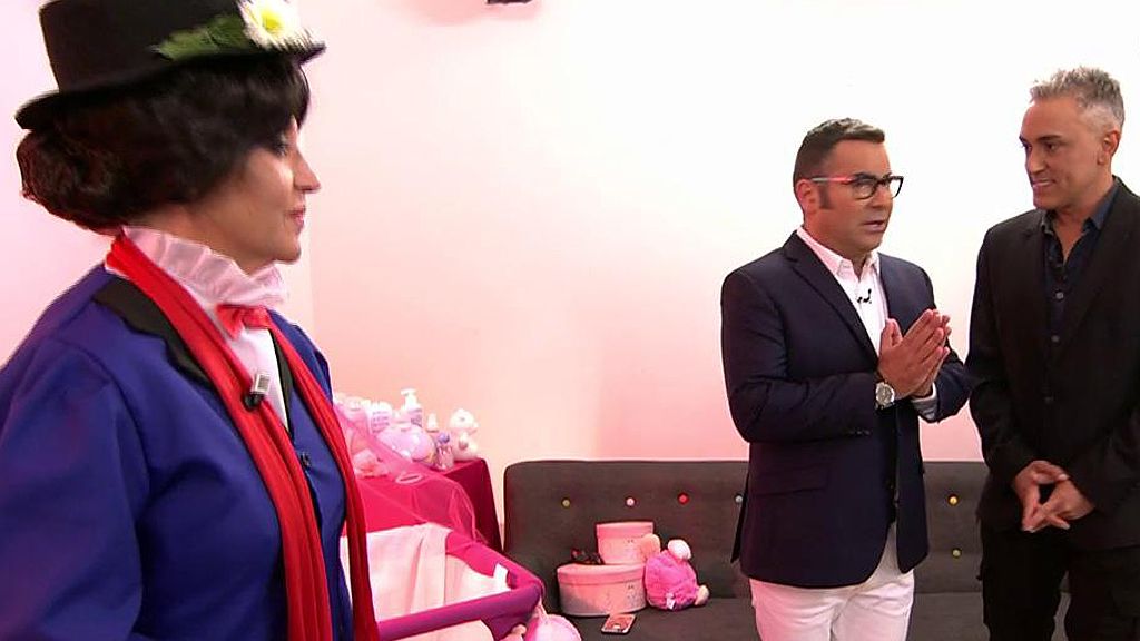 Cunas, carrito, abrazos y una bronca en el regreso de Kiko a 'Sálvame'