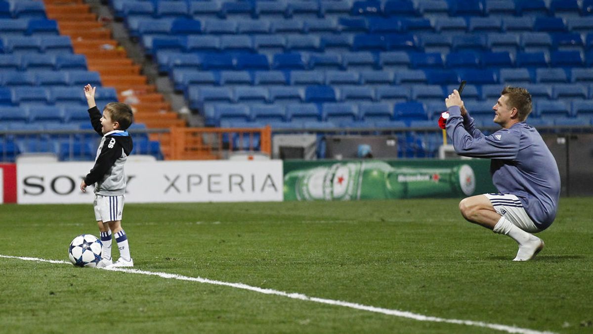 ¡Momentazo! La afición del Bayern homenajeó al hijo de Kroos tras finalizar el partido ¡Momentazo! La afición del Bayern homenajeó al hijo de Kroos tras finalizar el partido
