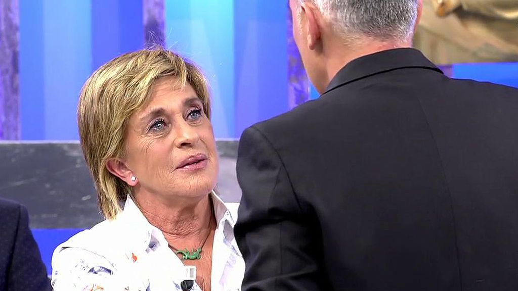 Cunas, carrito, abrazos y una bronca en el regreso de Kiko a 'Sálvame'