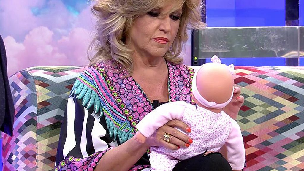 Cunas, carrito, abrazos y una bronca en el regreso de Kiko a 'Sálvame'