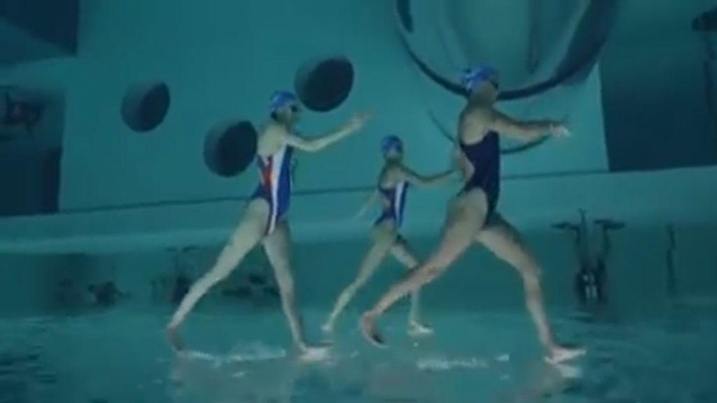 La impresionante ilusión óptica de unas nadadoras, viral en la Red