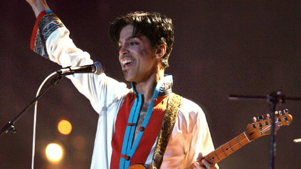 El nuevo trabajo de Prince no verá la luz en el primer aniversario de su muerte