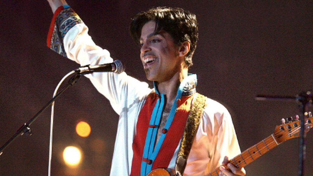 El nuevo trabajo de Prince no verá la luz en el primer aniversario de su muerte