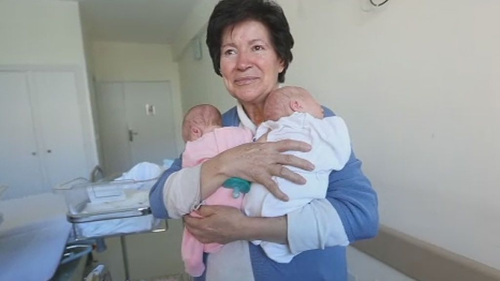 Mauricia, madre de mellizos a los 64 años, tiene 6 meses para probar su aptitud como madre