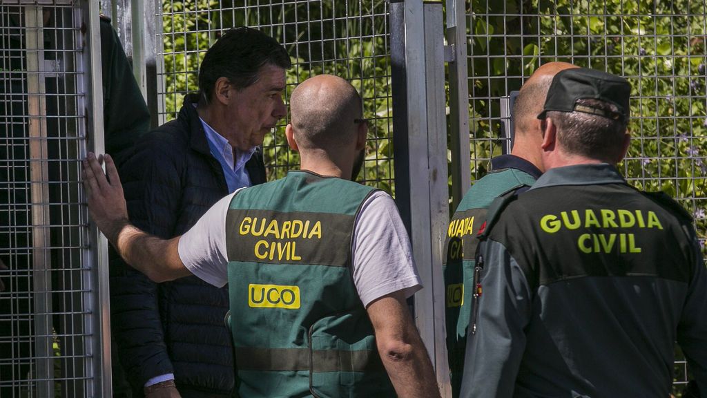 Ignacio González, sale de los calabozos rumbo a la Audiencia