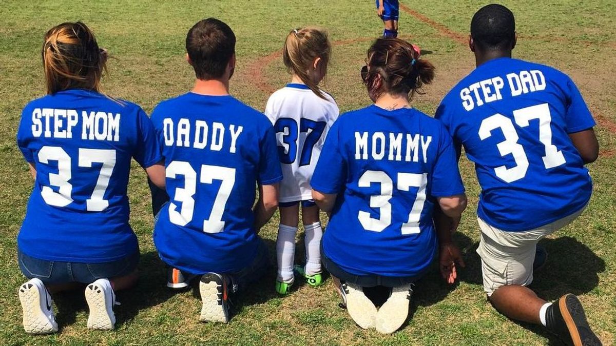 El sueño de Maelyn, cumplido: juntar a sus padres divorciados, y a sus nuevas parejas, en un partido de fútbol