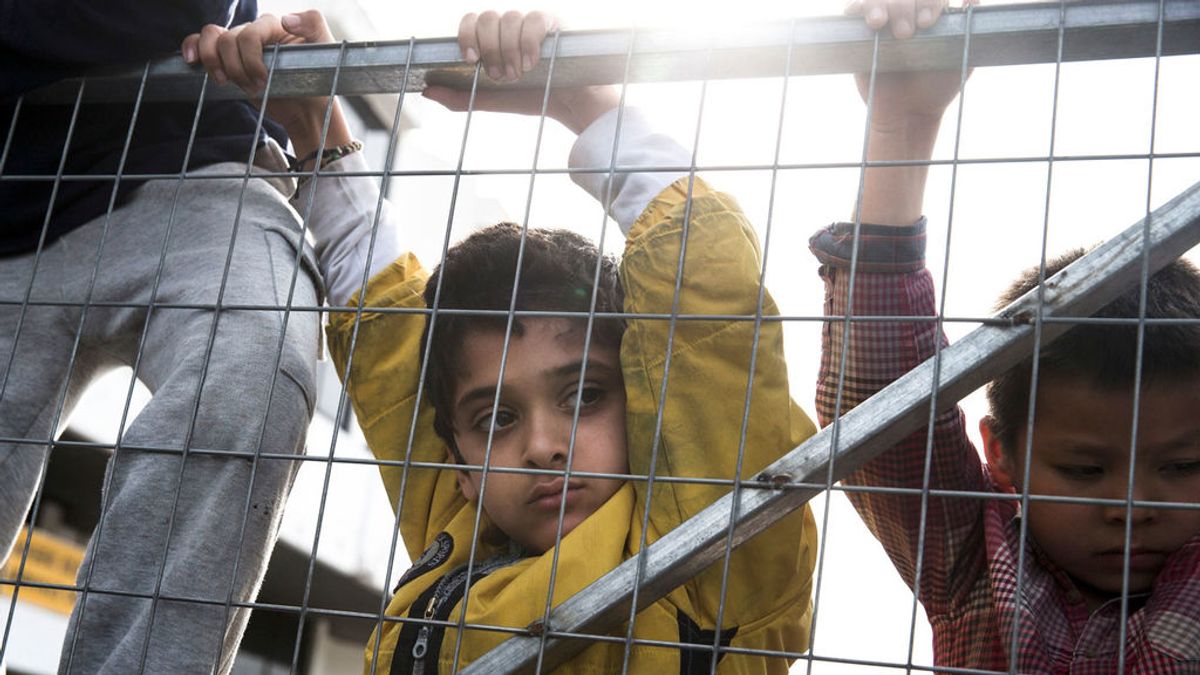 Niños en un campo de refugiados en Atenas