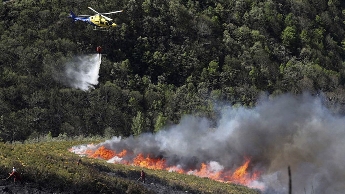 Arden más de 2.000 hectáreas en un incendio forestal en Ponferrada, en León