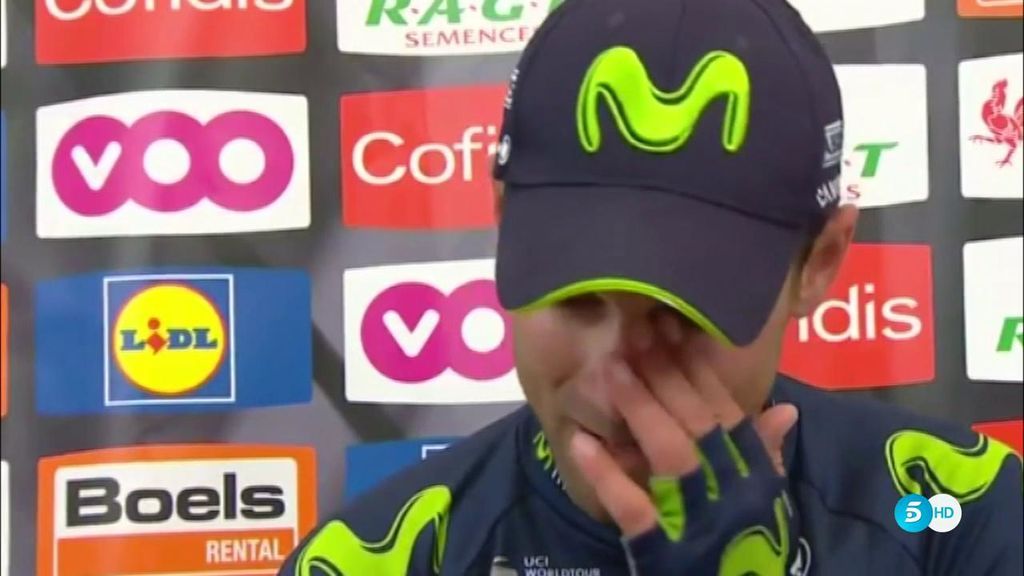 Valverde dedica su victoria a Scarponi y se desmorona al recordarle