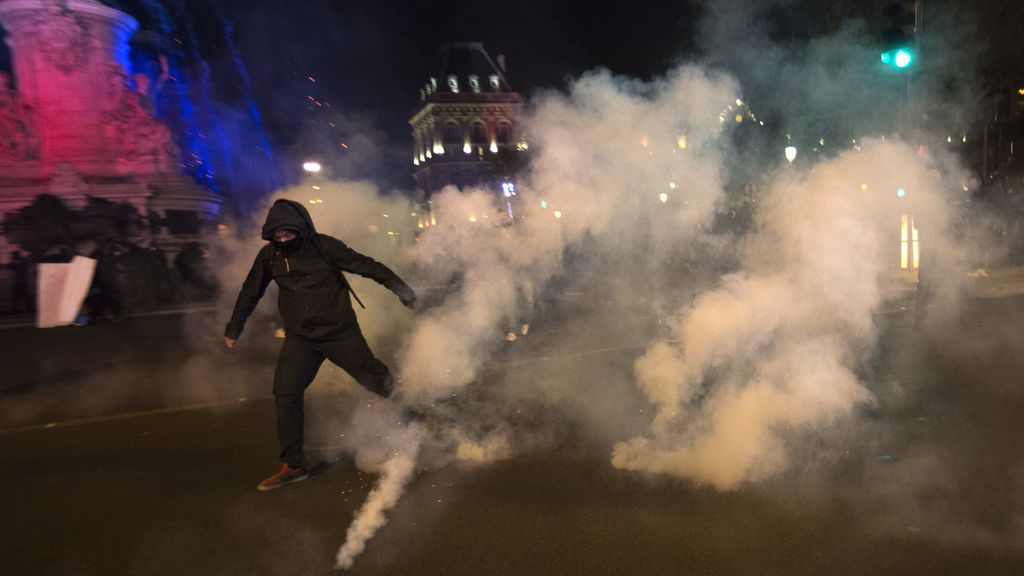Las protestas de radicales de izquierdas en París tras las presidenciales terminan con 140 detenidos