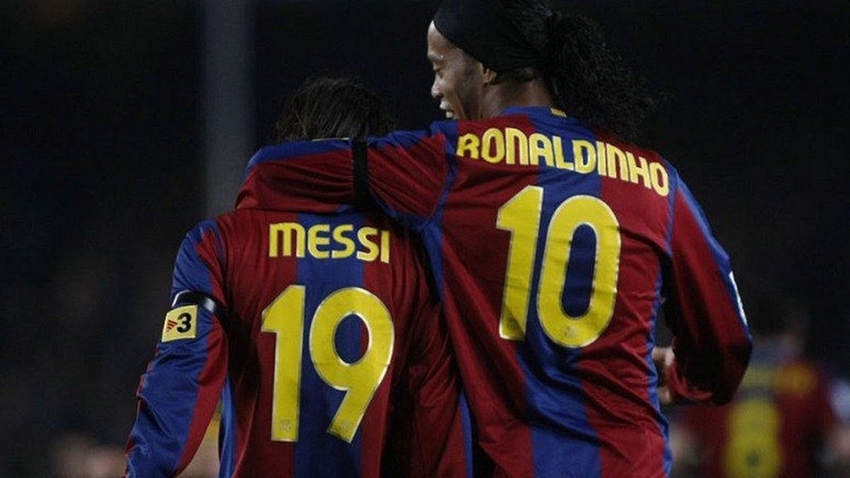 La broma de Ronaldinho a Messi por su 500 goles con el Barça: "Yo te di el primero"