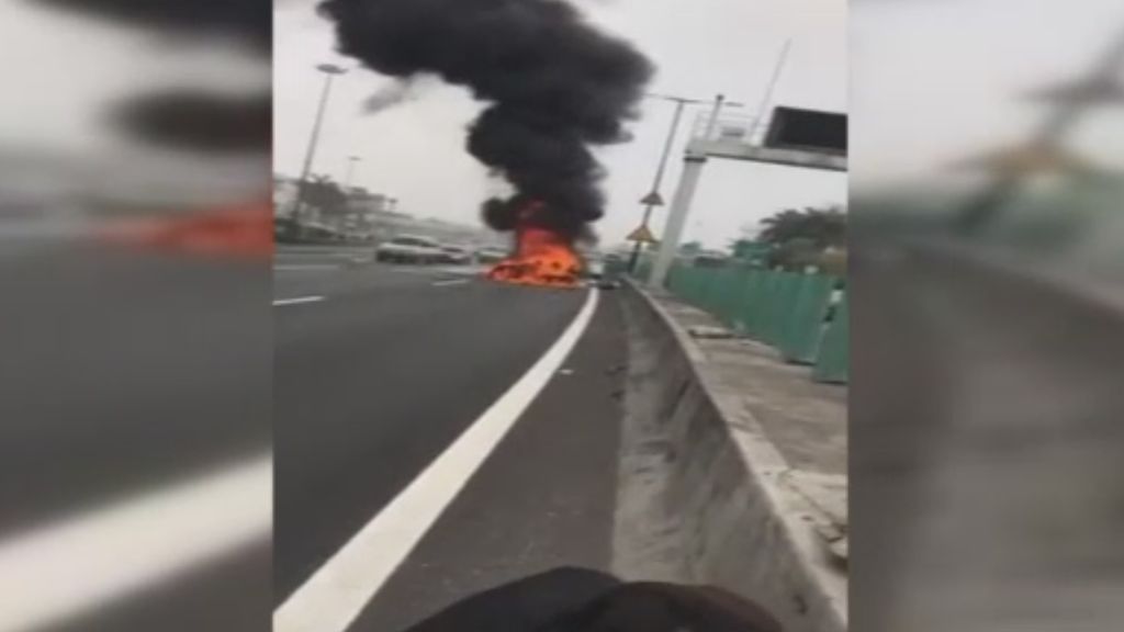 Quedan atrapados en un coche tras un accidente y piden 1 millón de euros por daños