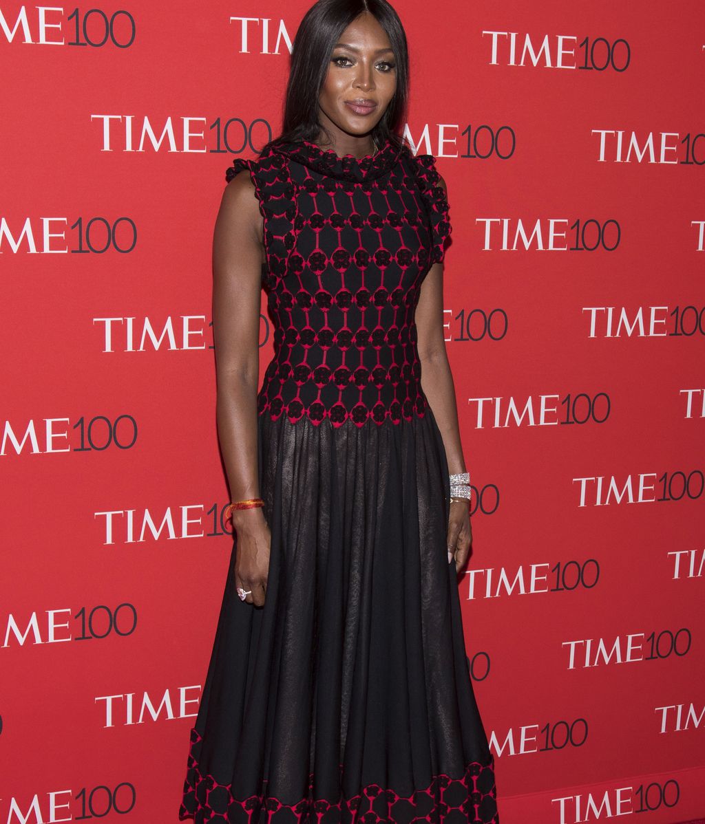 Naomi Campbell apostó por un diseño de Azzedine Alaïa