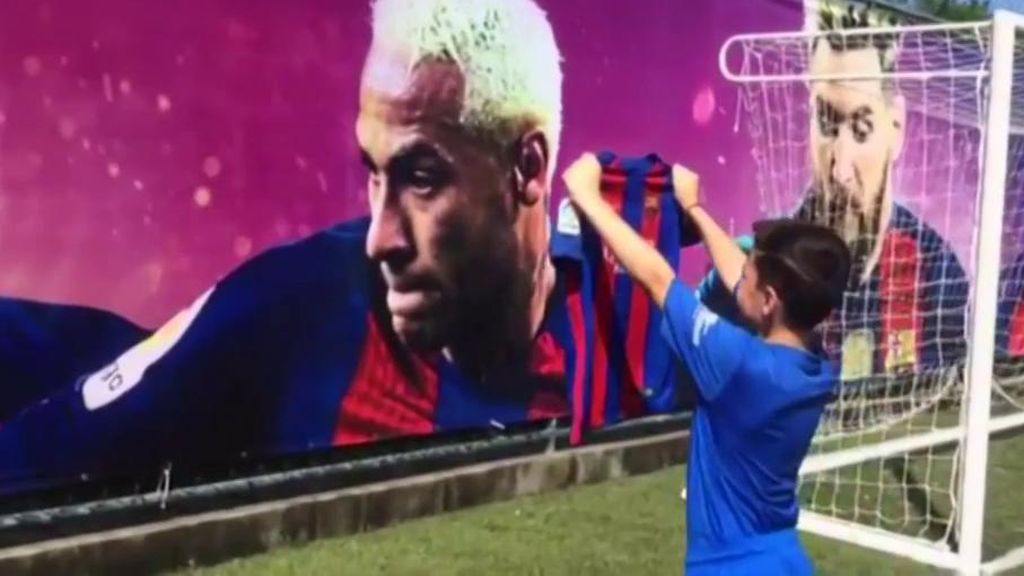 Niños de todo el mundo ya celebran el gol a lo Leo Messi en el Bernabéu Niños de todo el mundo ya celebran el gol a lo Leo Messi en el Bernabéu