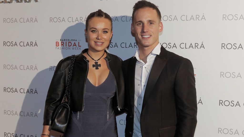 Carlota Bertrán y el piloto Pol Espargaro