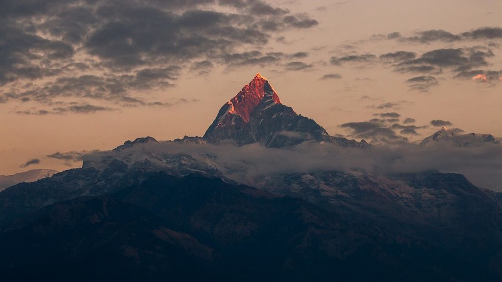 Encuentran a un alpinista taiwanés que sobrevivió tras 47 días perdido en el Himalaya