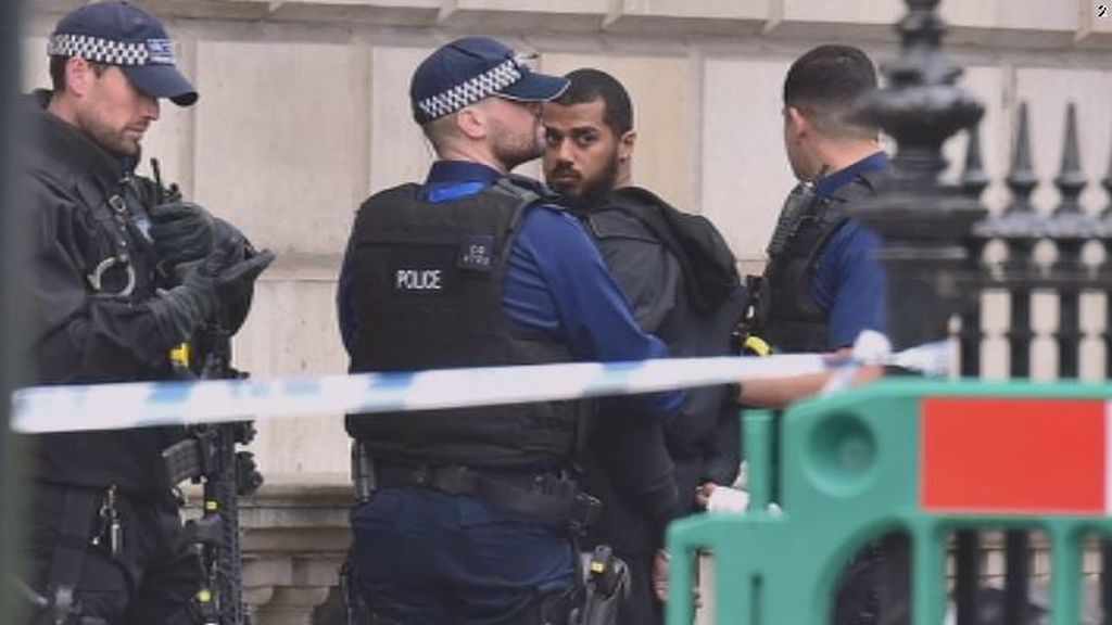 Detenido un hombre armado con varios cuchillos en pleno centro de Londres