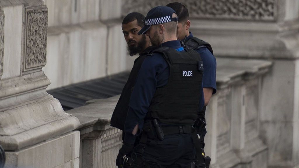 Detenido un hombre con varios cuchillos en las inmediaciones del Parlamento británico