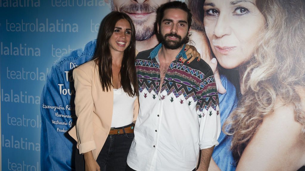 Elena y Guillermo Furiase apoyan a Lolita en el estreno de su obra