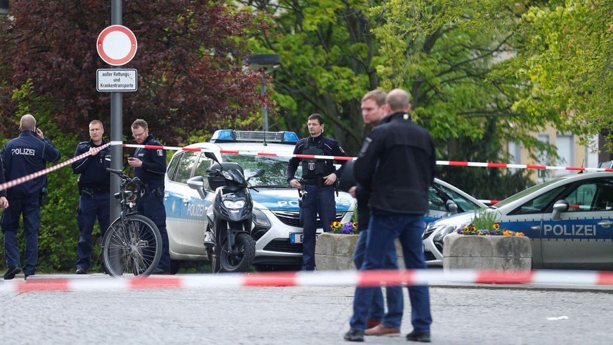 Un policía dispara a un hombre armado frente a un hospital en Berlín