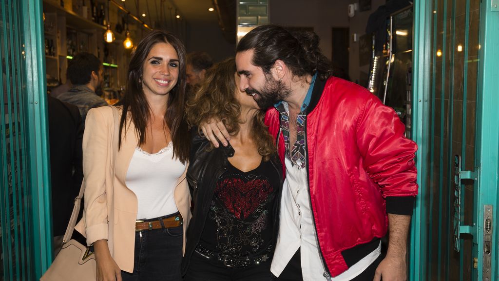 Elena y Guillermo Furiase apoyan a Lolita en el estreno de su obra
