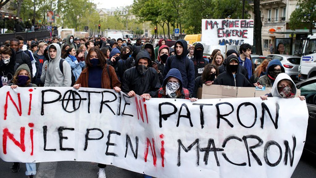 Cientos de estudiantes franceses se movilizan contra los dos candidatos al Elíseo