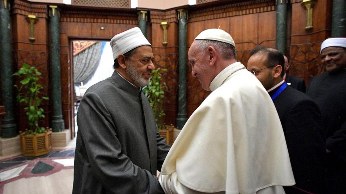 El papa pide en Egipto "un 'no' fuerte contra la violencia en nombre de dios"