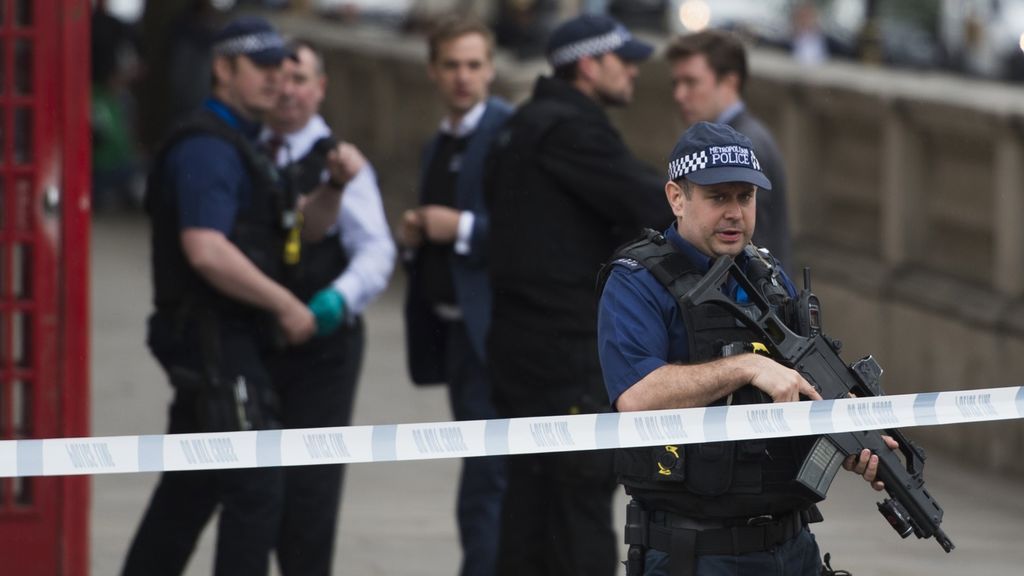 Operación antiterrorista en el Reino Unido: Cinco detenidos, entre ellos una mujer herida grave
