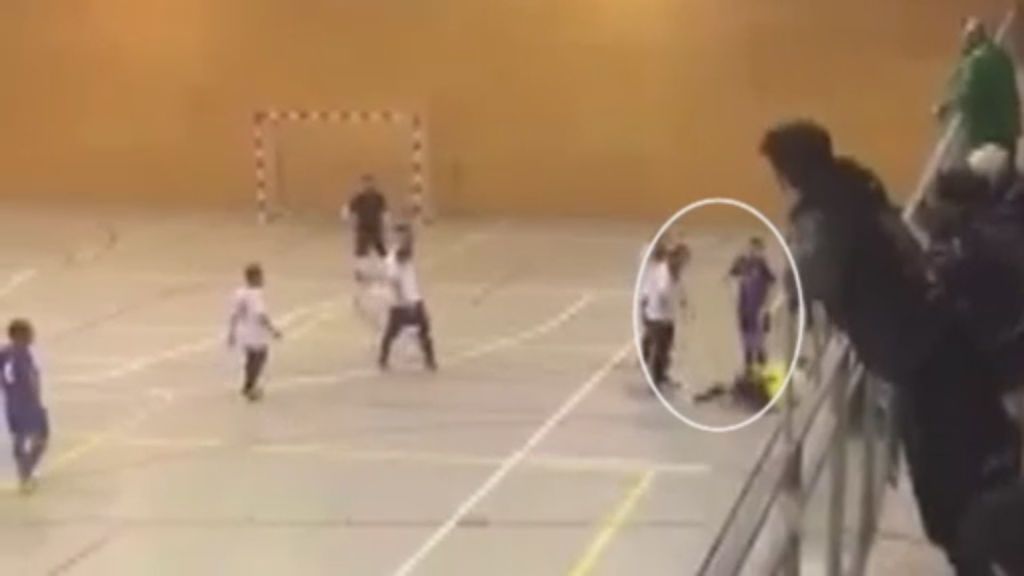 Brutal agresión a un árbitro en un partido de fútbol sala