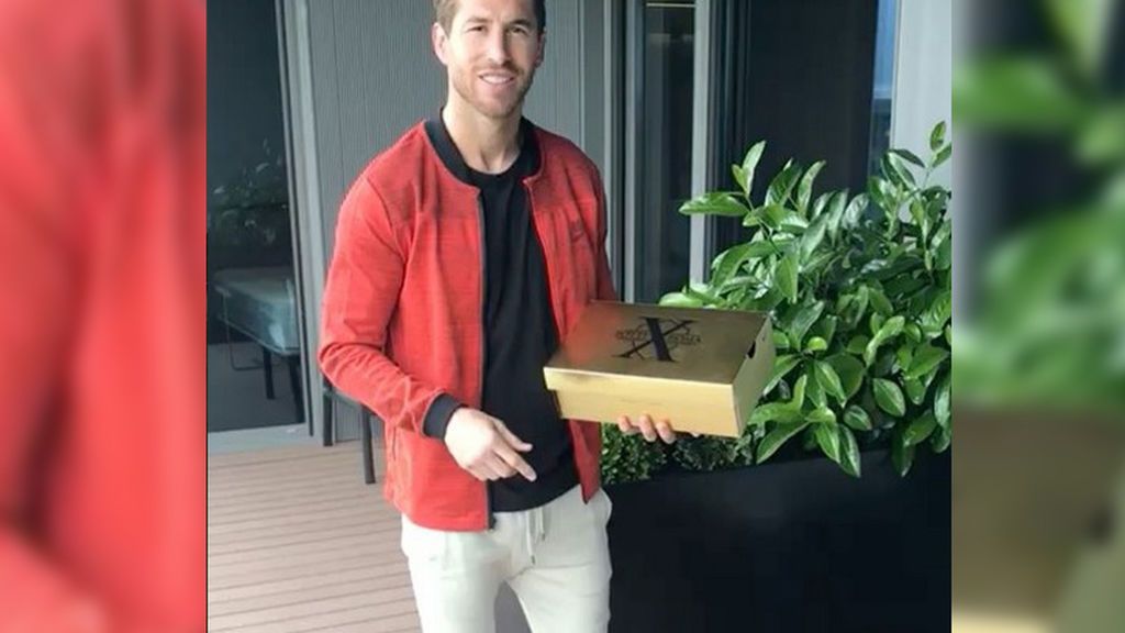 De capitán a capitán: el regalo exclusivo de Totti a Sergio Ramos