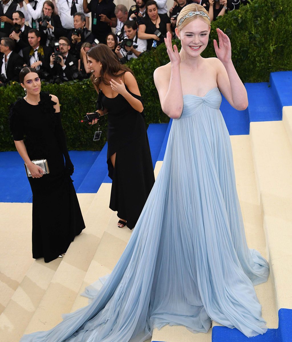 Elle Fanning vestida de Miu Miu